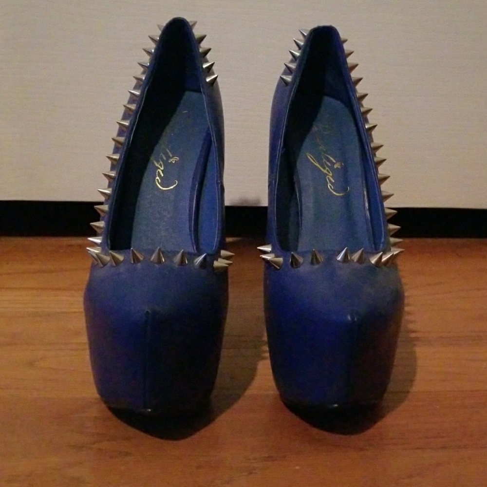 Super high spiked, curved platform heels
